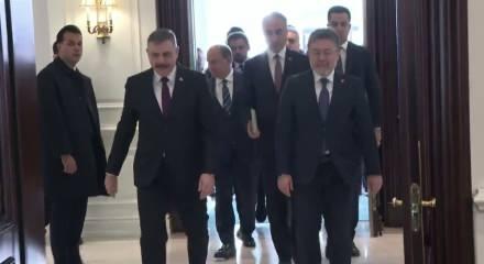 Bakan &Ccedil;ift&ccedil;i ve Bakan Yumaklı'dan sokak hayvanlarıyla ilgili ortak toplantı