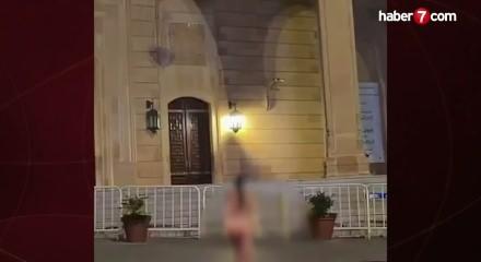 Cami &ouml;n&uuml;nde soyunup dans edip idrarını yaptı