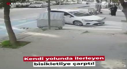 Eskişehir&rsquo;de bisikletliye &ccedil;arpma anı kamerada