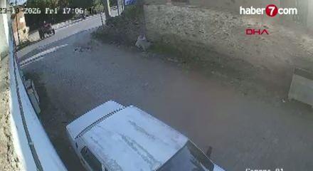 İzmir'de feci kaza: Motosiklet, trakt&ouml;re ve durağa &ccedil;arptı