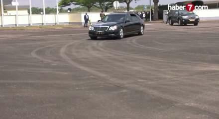 Kamerun lideri Biya'nın yurtdışı mesaisi &uuml;lkesinde alay konusu oldu