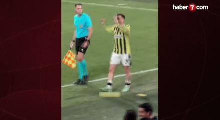 Kerem Akt&uuml;rkoğlu'ndan Fenerbah&ccedil;e taraftarına olay hareket