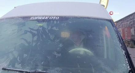 Kış kendini hissettirmeye başladı! Kars'ta termometreler eksi 6'yı g&ouml;rd&uuml;