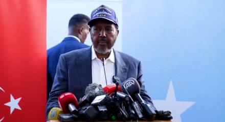 Somali Cumhurbaşkanı Mahmud, &Ccedil;ağrı Bey sondaj gemisini ziyaret etti