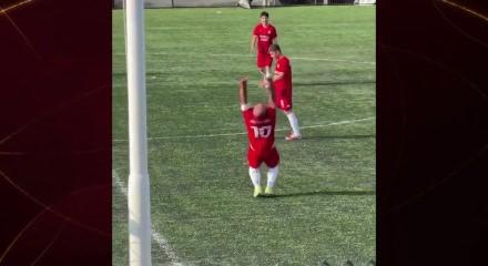 Attığı gol sonrası yaptığı taklalar viral oldu...