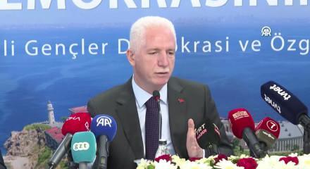 "Tarihin Bilincinde, Demokrasinin İzinde": 20 bin &ouml;ğrenci i&ccedil;in imzalar atıldı
