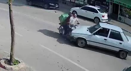 Adana'da otomobil ile motosiklet &ccedil;arpıştı: Karı koca yaralandı