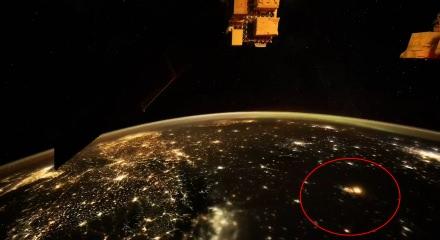 Astronotlar kaydetti: Rusya'nın Kiev'i bombaladığı anlar uzay kamerasında!