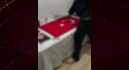 Balıkesir'de s&ouml;zde &ouml;ğretmen T&uuml;rk bayrağı ve Atat&uuml;rk&rsquo;e hakaret etti g&ouml;zaltına alındı