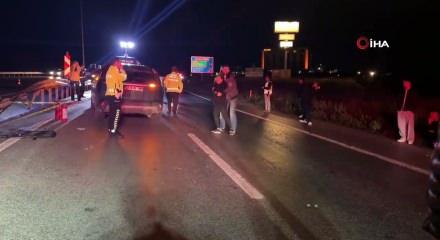 &Ccedil;anakkale'de otomobil parampar&ccedil;a oldu: 2 kişi hayatını kaybetti