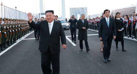Hakkında &ouml;ld&uuml; iddiaları &ccedil;ıkan Kim Jong-Un &Ccedil;in sınırında ortaya &ccedil;ıktı