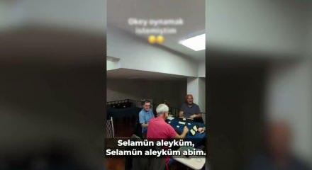 Kahvehaneye 'selam&uuml;naleyk&uuml;m' diyerek i&ccedil;eri giren gen&ccedil;leri azarladı
