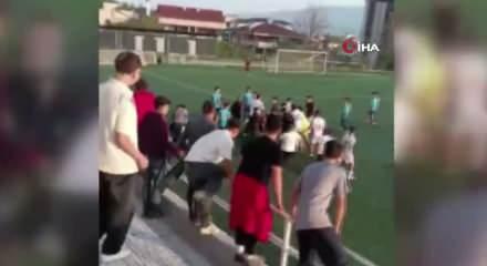 Karab&uuml;k&rsquo;te U17 ma&ccedil;ında saha karışınca m&uuml;sabaka tatil edildi