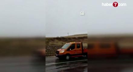 Kırıkkale'de midib&uuml;s&uuml;n devrildiği kazada 14 kişi yaralandı