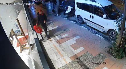 Manisa'da al&ccedil;ak provokasyon: T&uuml;rk bayrağını s&ouml;k&uuml;p yere attı!