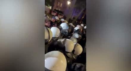 Polonya'da kaos! Cumhurbaşkanı ile hakim arasında arbede &ccedil;ıktı