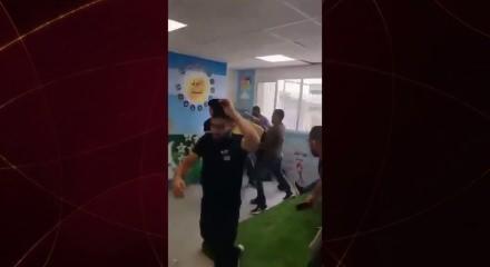 Siyonist İsrailliler sandık başında Arap se&ccedil;mene saldırdı