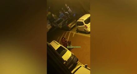 Sokak ortasında tekme tokat dayak: Kadın apartmana girince dayak yiyen adam koşarak ka&ccedil;tı