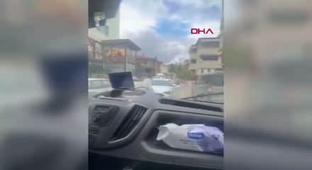Yol verme kavgasında skandal: &Ouml;ğrenci servisine saldırdı