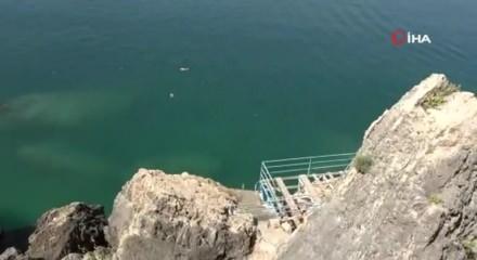 antalya da yasaga ragmen denize giren 5 kisiye ceza kesildi video 7