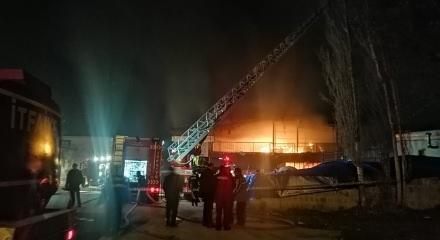 Kayseri De Bir Yatak Fabrikasinda Yangin Itfaiye Ekipleri Olay Yerinde Video 7