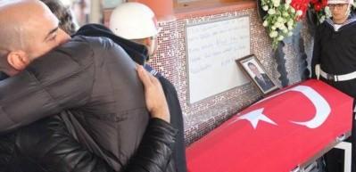 Toygar Işıklı'nın babası son yolculuğuna uğurlandı