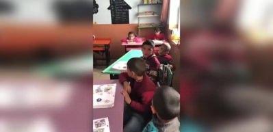 Trafik dersinde &ccedil;ocuğun cevabı sosyal medyayı salladı