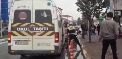 Trafik polisinden alkışlanacak hareket