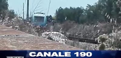 Trenler kafa kafaya &ccedil;arpıştı: Onlarca &ouml;l&uuml;!
