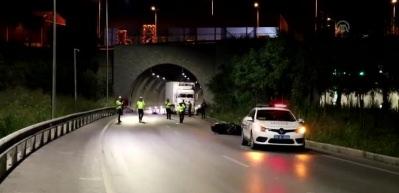 T&uuml;nel &ccedil;ıkışında bariyerlere &ccedil;arpan motosiklet s&uuml;r&uuml;c&uuml;s&uuml; &ouml;ld&uuml;