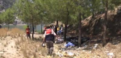  Tur otob&uuml;s&uuml; devrildi: 6 &ouml;l&uuml;, 19 yaralı