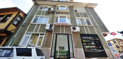 T&uuml;rbenin &uuml;zerine 5 katlı apartman yaptılar