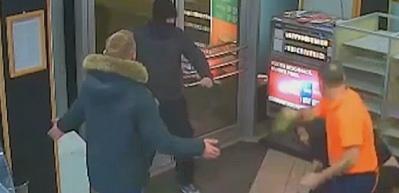 T&uuml;rk d&ouml;ner ustası Neo-nazileri p&uuml;sk&uuml;rtt&uuml;!