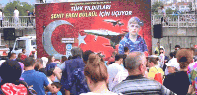 T&uuml;rk Yıldızları şehit Eren B&uuml;lb&uuml;l i&ccedil;in u&ccedil;tu 