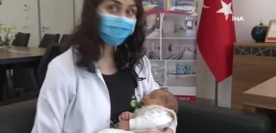 T&uuml;rkiye&rsquo;de bir ilk: Annesi hamileyken aşılanan bebek antikorlu doğdu