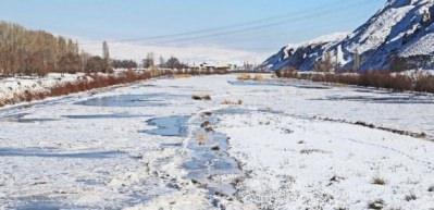 T&uuml;rkiye'nin en uzun nehri buz tuttu
