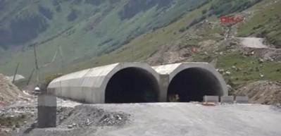  T&uuml;rkiye&rsquo;nin en uzun t&uuml;neli Ovit'te son 300 metre