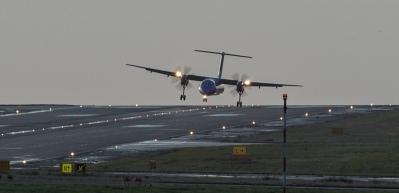 U&ccedil;ak tek tekerin &uuml;st&uuml;ne indi! Havada korku dolu anlar