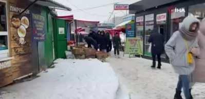 Ukrayna&rsquo;daki yoğun kar yağışı 108 yerleşim yerini elektriksiz bıraktı