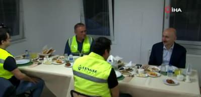 Bakan Karaismailoğlu Kuzey Marmara Otoyolu’nda işçilerle iftar yaptı