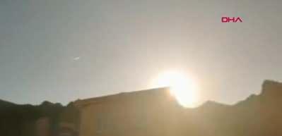 &Uuml;lke bu g&ouml;r&uuml;nt&uuml;leri konuşuyor! G&ouml;ky&uuml;z&uuml;nde beliren ateş topu panik yarattı