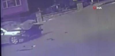 Feci kaza kamerada! iki otomobil kafa kafaya &ccedil;arpıştı