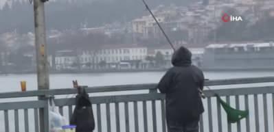 Unkapanı K&ouml;pr&uuml;s&uuml;&rsquo;n&uuml;n son olta balık&ccedil;ısı