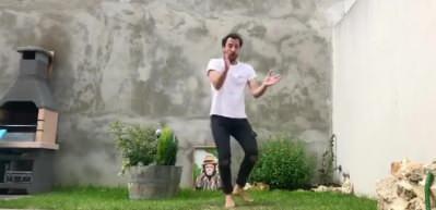 &Uuml;nl&uuml; oyuncu Fırat &Ccedil;elik dansı sosyal medyayı salladı