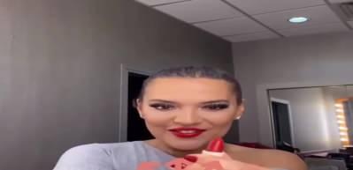&Uuml;nl&uuml; şarkıcı Demet Akalın ruju satışa sunuldu! Demet Akalın'ın ruju ne kadar?