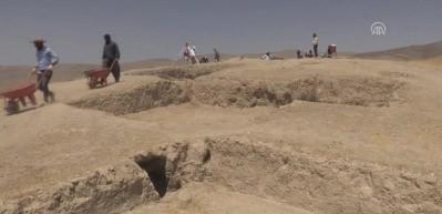 Urartular'ın ölü gömme adetleri gün yüzüne çıkıyor