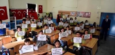 Kahramanmaraş'da ilokul &ouml;ğrencilerden Bahar Kalkanı Harekatı'na destek