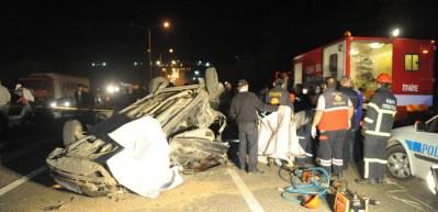 Uşak'ta feci kazası: 3 &ouml;l&uuml;, 6 yaralı