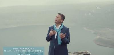 Vali, Yunus Emre'nin eserini seslendirdi, dinleyenler mest oldu!