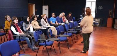 Van depreminde kaybettikleri meslektaşlarını t&uuml;rk&uuml;lerle anacaklar